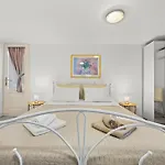 Knezovic Apartment