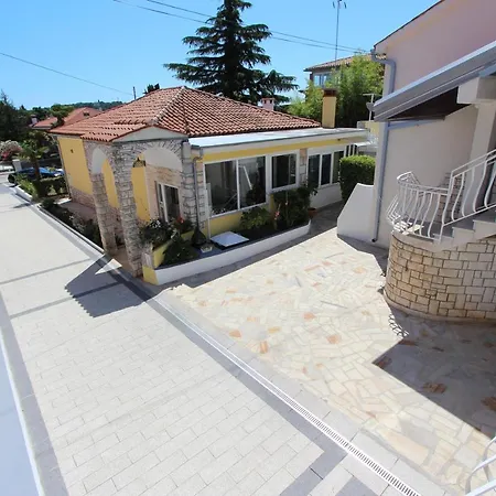 Knezovic Апартаменты Ровинь