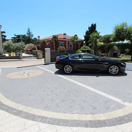 Knezovic * Ровинь