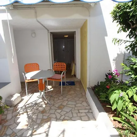 Knezovic * Ровинь