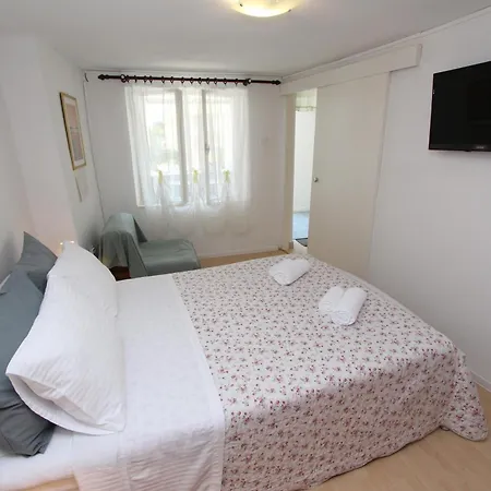 Knezovic Apartment *