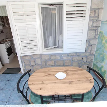 Knezovic Apartment