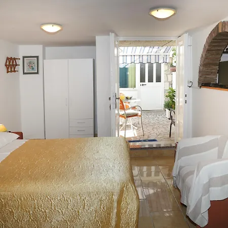 Knezovic Apartment *