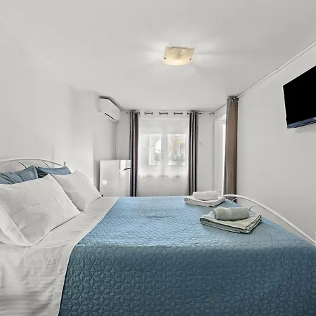 Knezovic شقة روفينج