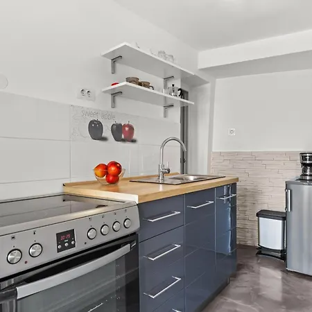 Knezovic شقة روفينج